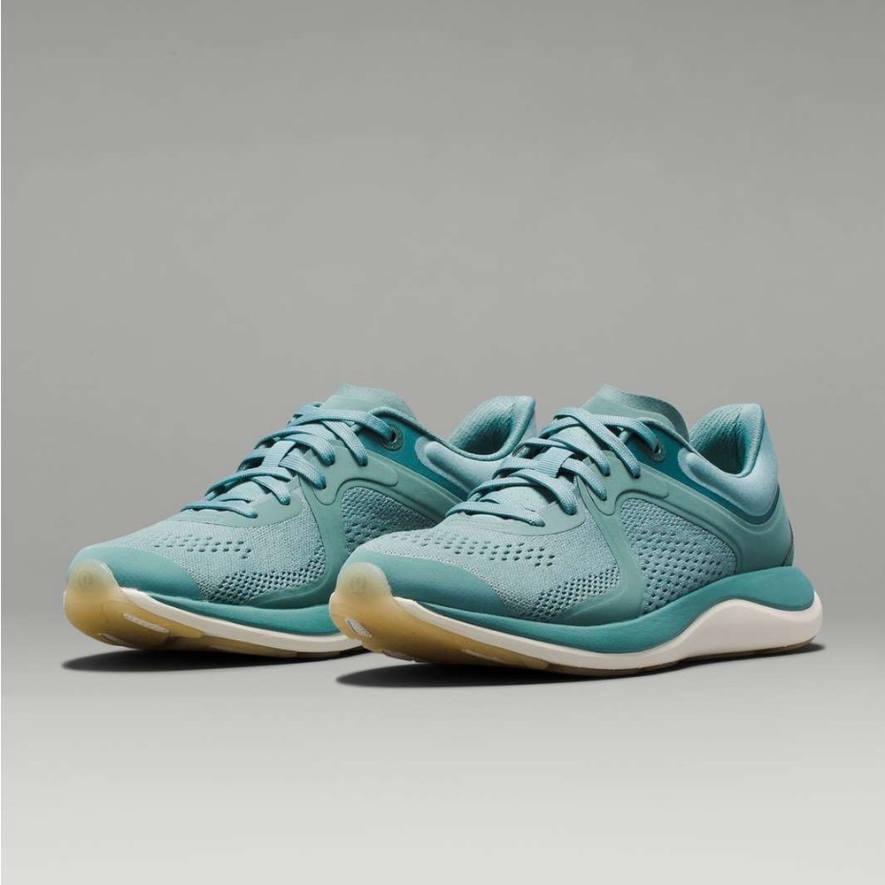 Lululemon Chargefeel low women's workout shoe size 8